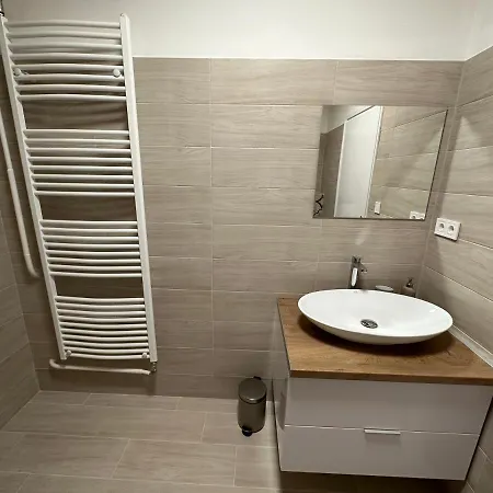 La Pihenohaz Apartment *