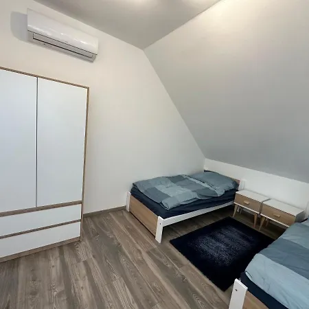 Apartment La Pihenohaz *